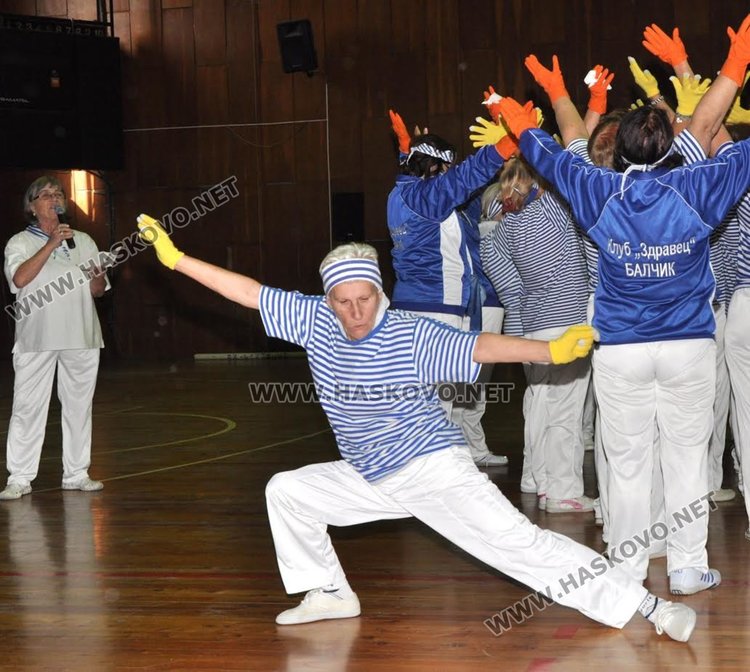 Пенсионери демонстрираха завидна физическата активност в зала "Младост"