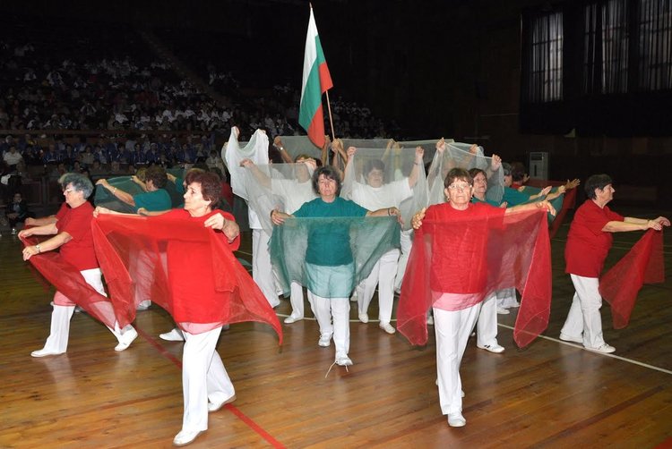 Пенсионери демонстрираха завидна физическата активност в зала "Младост"