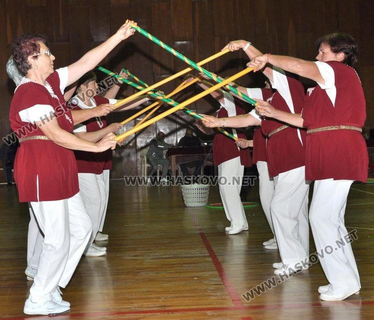 Пенсионери демонстрираха завидна физическата активност в зала "Младост"