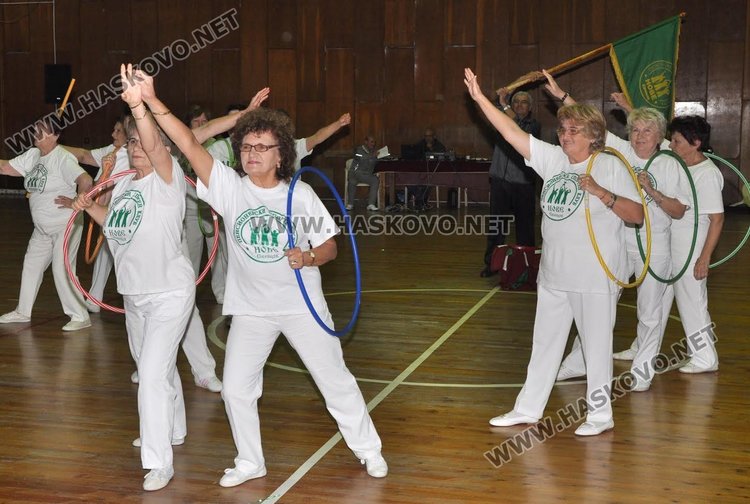 Пенсионери демонстрираха завидна физическата активност в зала "Младост"