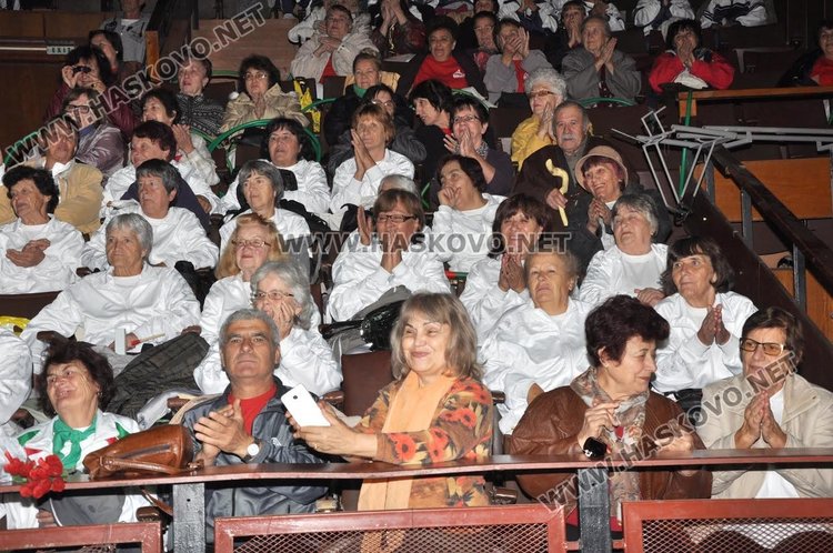 Пенсионери демонстрираха завидна физическата активност в зала "Младост"