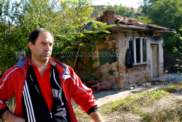 Хасковски бездомници посрещат зимата в басейн