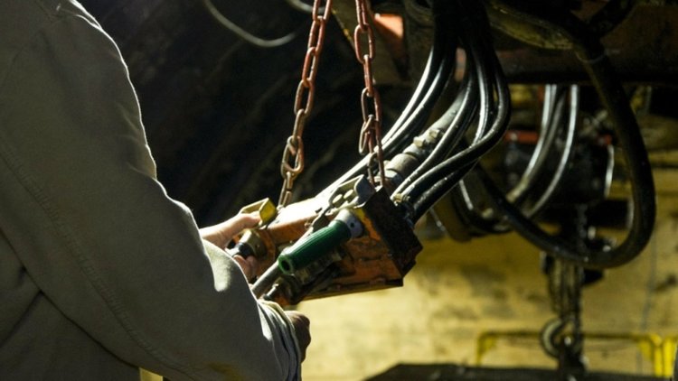 Седем загинали и двама ранени след експлозия в китайска мина