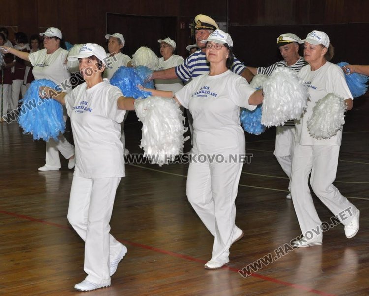 Пенсионери демонстрираха завидна физическата активност в зала "Младост"