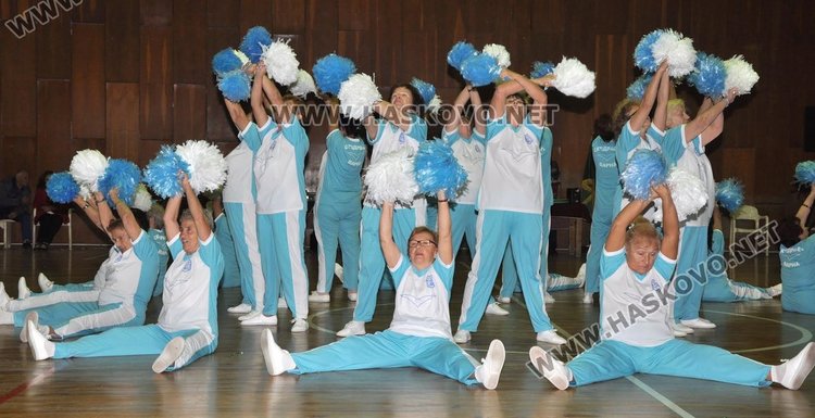 Близо 500 души от 27 спортни групи на пенсионерски клубове в страната се събраха днес в спортна зала „Младост“ на Димитровград