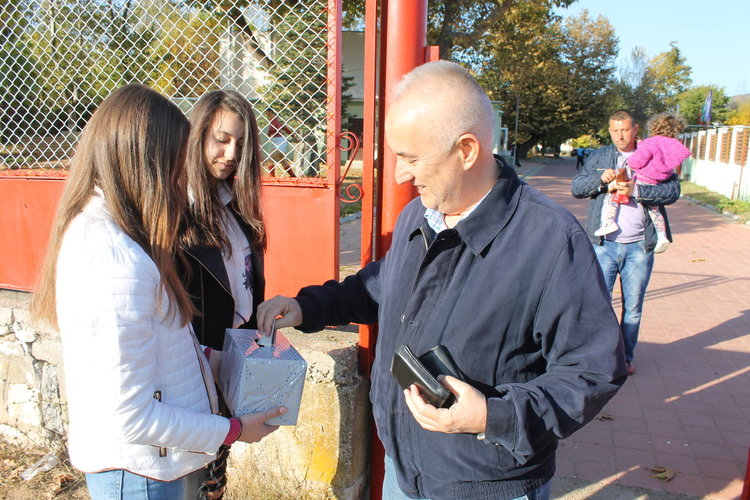 В Ардино организираха благотворителен футболен мач за нуждаещ се ученик