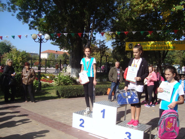 Доминация на учениците на Марияна Бозакова на традиционния шосеен пробег в Нова Загора