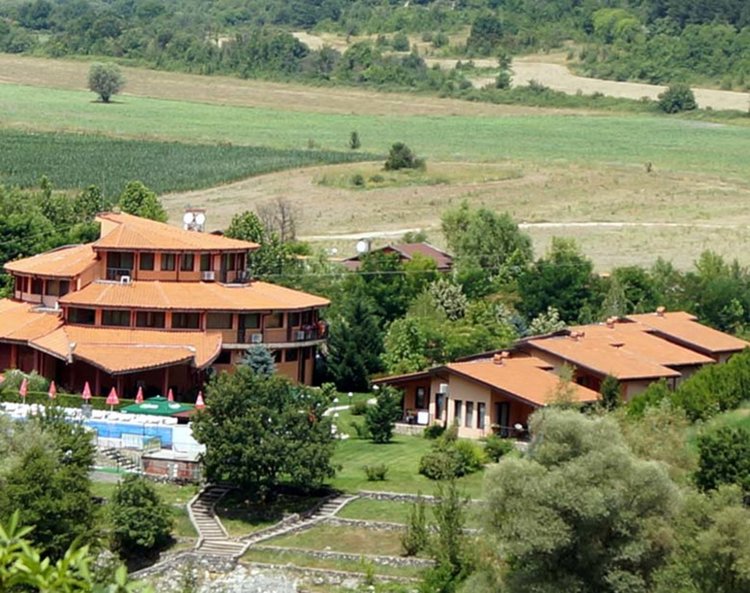 Древни послания на дженевизите ни теглят към скалите край Долно Черковище