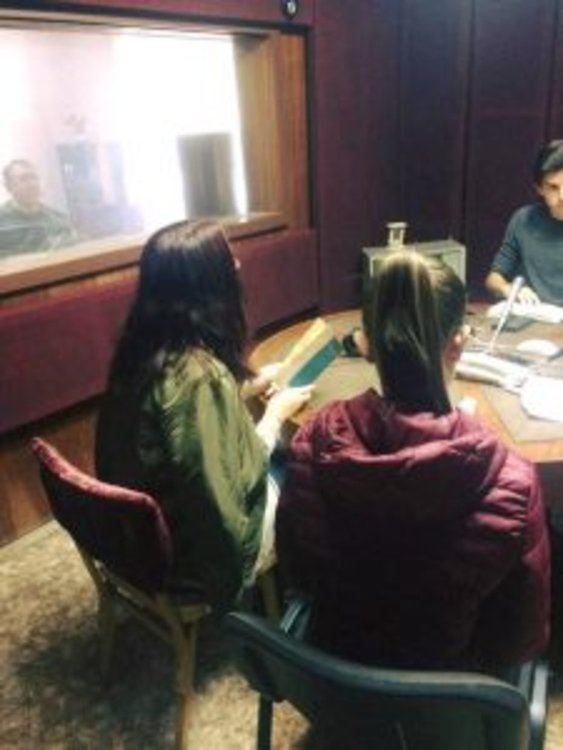 Ученици от езиковата гимназия четат с гражданите на Кърджали