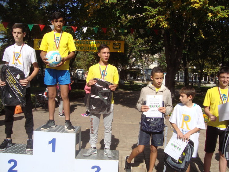 Доминация на учениците на Марияна Бозакова на традиционния шосеен пробег в Нова Загора