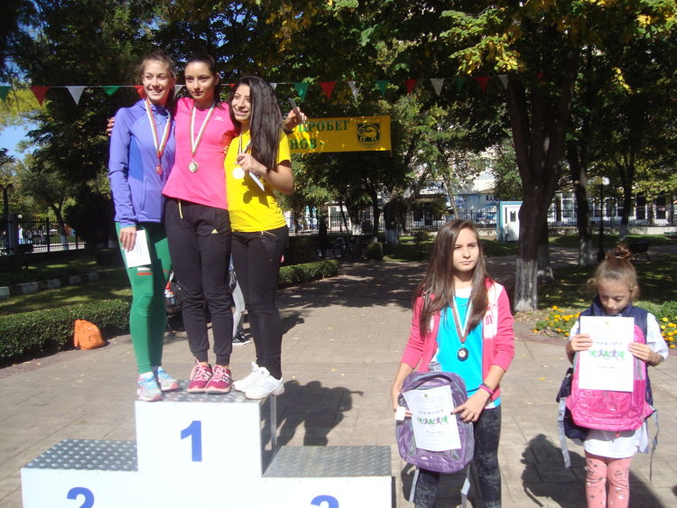 Доминация на учениците на Марияна Бозакова на традиционния шосеен пробег в Нова Загора