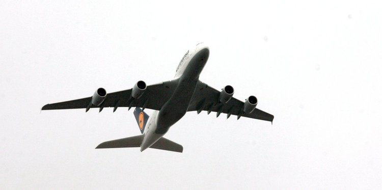 В София кацна най-големият пътнически самолет в света, пилотиран от българин 