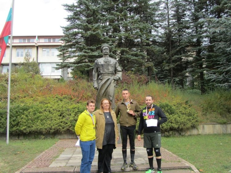  Радостин Капуджиев пробяга 14 км за 73 минути и победи в маратона, посветен на Освобождението