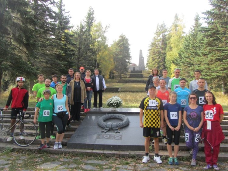  Радостин Капуджиев пробяга 14 км за 73 минути и победи в маратона, посветен на Освобождението