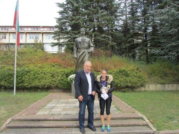  Радостин Капуджиев пробяга 14 км за 73 минути и победи в маратона, посветен на Освобождението