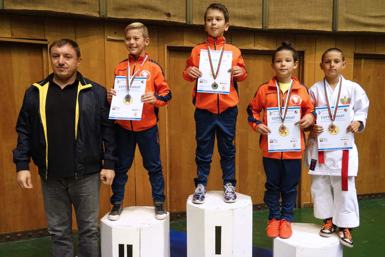 Шест медала за каратеките на „Торнадо“ от Националната купа