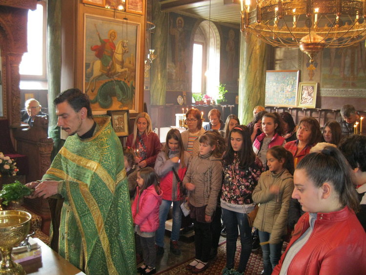 Пета учебна година започна в Неделното училище при храм „Св. Николай Чудотворец“ в Смолян