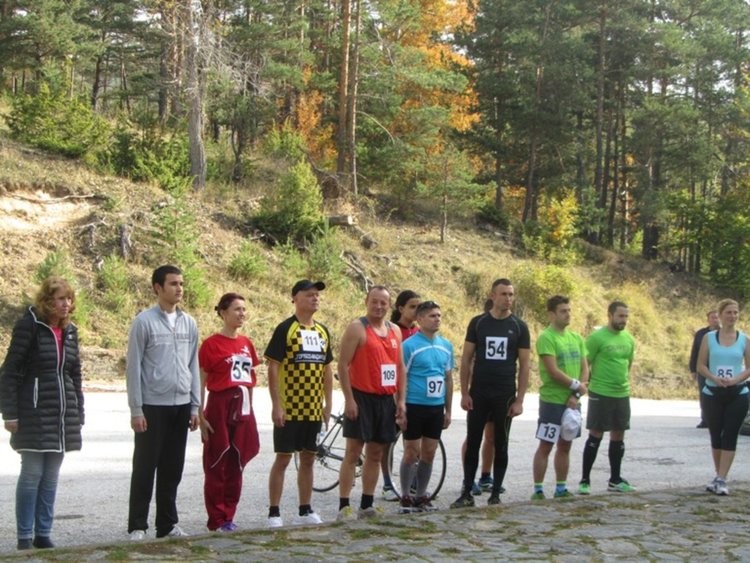  Радостин Капуджиев пробяга 14 км за 73 минути и победи в маратона, посветен на Освобождението