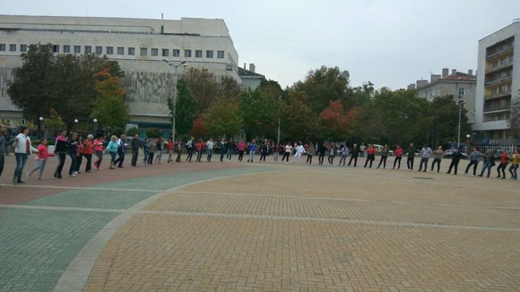 От следващата неделя - 23 октомври хорото ще започва в 17 часа