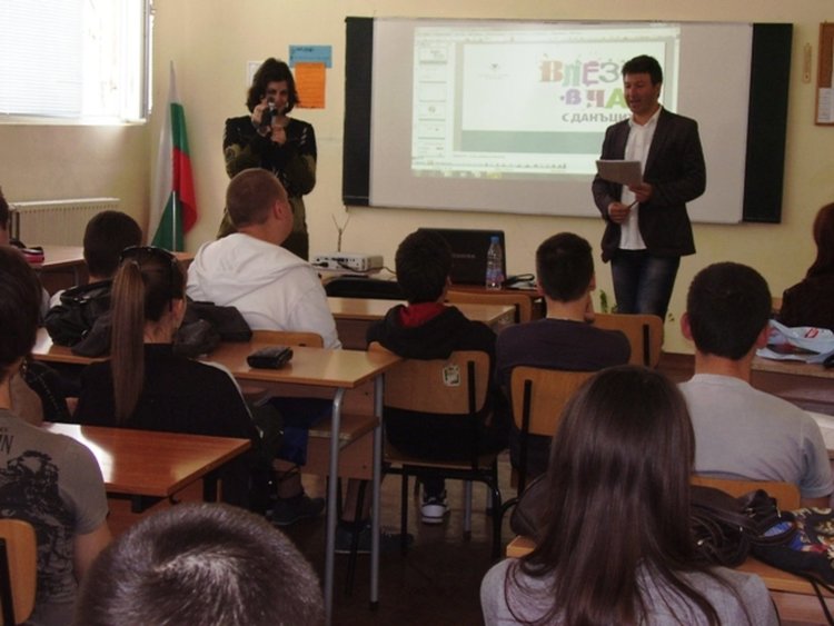 НАП учи учениците как се възстановяват здравни права