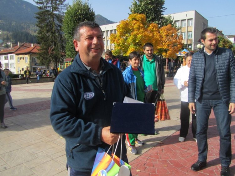 Над 300 смолянчани с деца и домашни любимци се включиха в Световния ден на ходенето