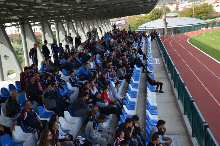 Играха първият футболен мач на обновения стадион в Момчилград