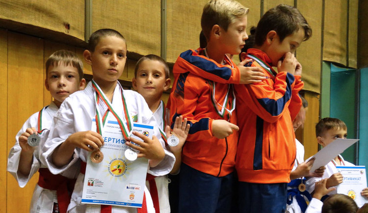 Шест медала за каратеките на „Торнадо“ от Националната купа