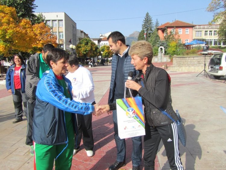 Над 300 смолянчани с деца и домашни любимци се включиха в Световния ден на ходенето