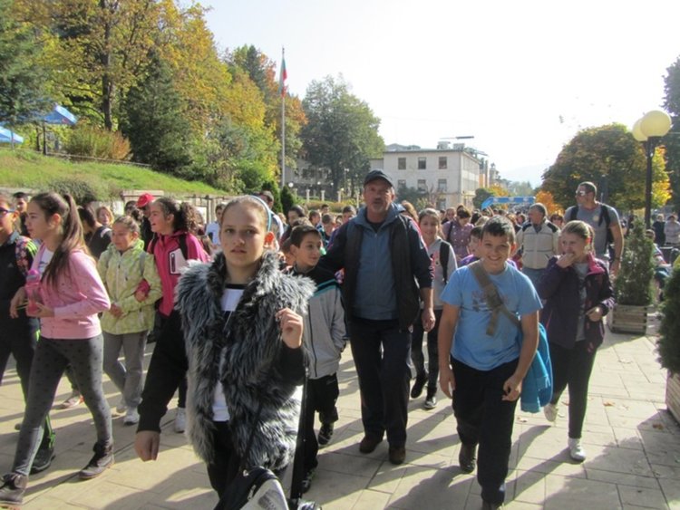 Над 300 смолянчани с деца и домашни любимци се включиха в Световния ден на ходенето