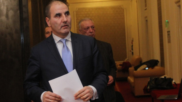 ГЕРБ предлага днес отпадането на тавана от 35 секции в чужбина