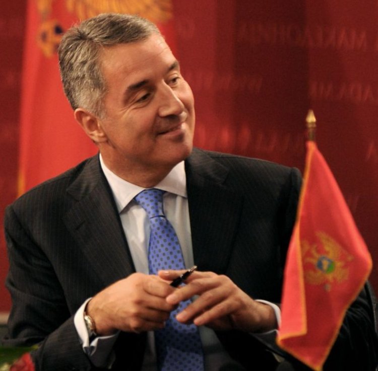 В Черна гора премиерът Джуканович обяви изборната си победа