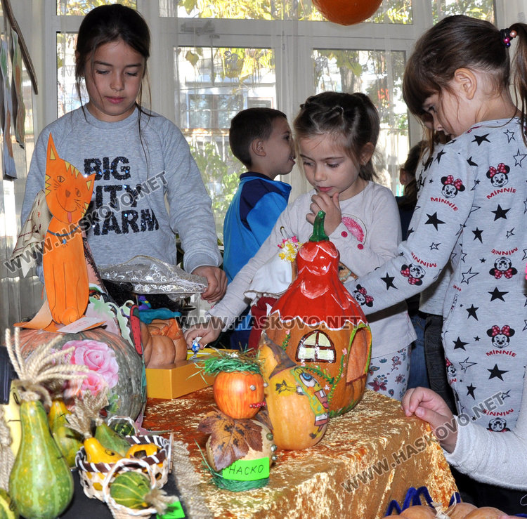 180 тикви оживяха в детска градина