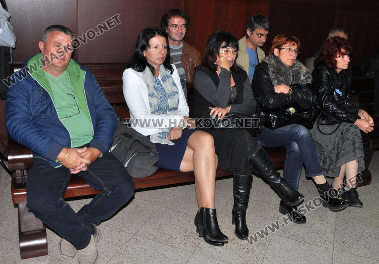 Кметът Красимир Бойчев (вляво) в съдебната зала