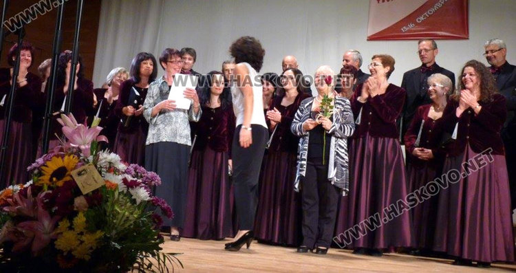 Хор „Родна песен“ със статуетка от 9-ия Тракийски хоров фестивал