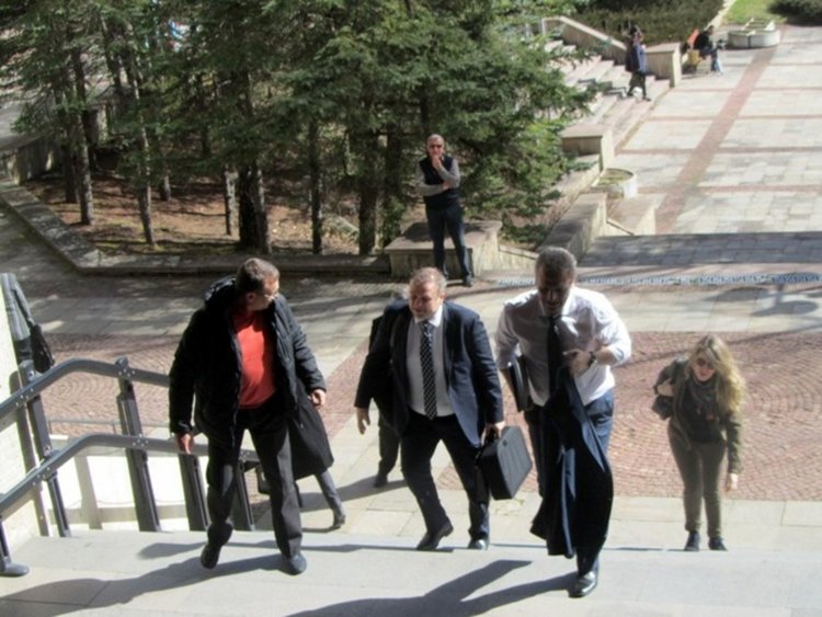 По време на заседанието на Областния  съвет по здравеопазване, проведено през месец февруари т.г. , в което участва министър Москов, разкриването на инвазивна лаборатория бе доказана като вид медицинска помощ, от която има остра  потребност в областта. Тогава той пое ангажимент до края на годината в Смолянската болница да бъде разкрита инвазивна лаборатория.     