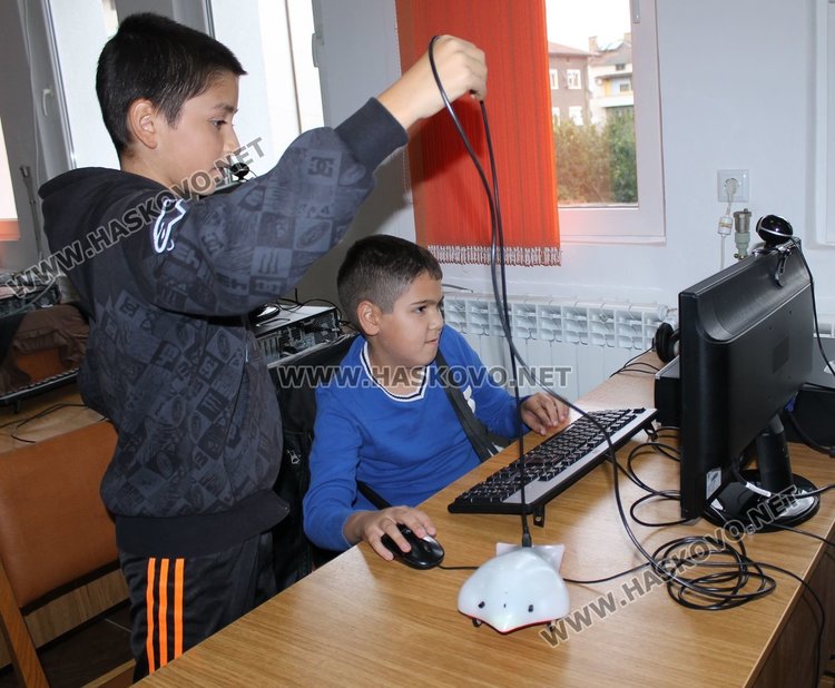 Вазовци първи се обучаваха за работа с финч роботи