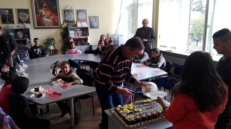 10 години славейковци посрещат децата от Крумовград