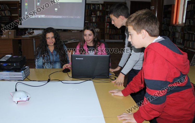 Вазовци първи се обучаваха за работа с финч роботи