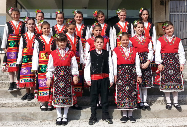 Четири златни медала за хасковски певци и танцьори във фолклорен фест