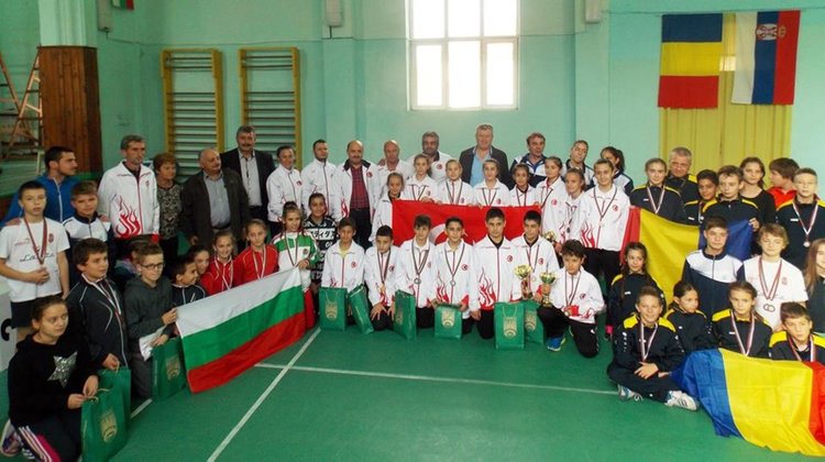 13-годишните бадминтонисти на Първомай представиха България на Балканиадата