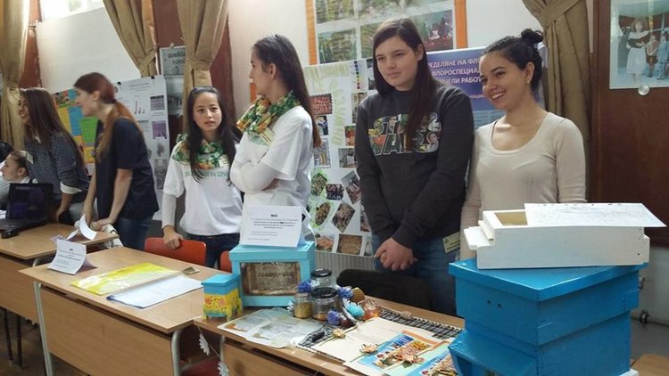 Гимназистки получиха висока оценка за научна разработка