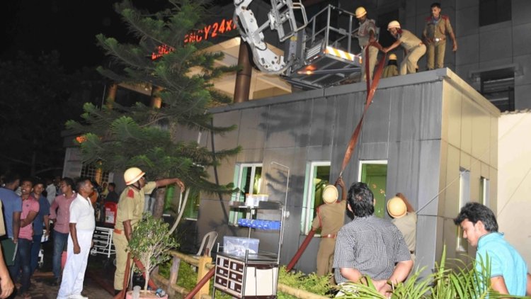 Пожар в индийска болница уби 23-ма