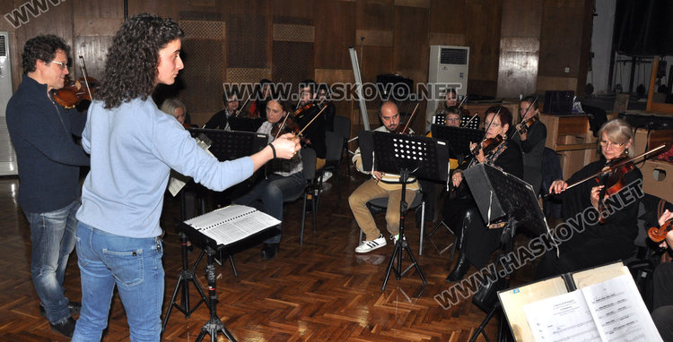 Веско Ешкенази на първата си репетиция с Камерния струнен оркестър на Хасково 