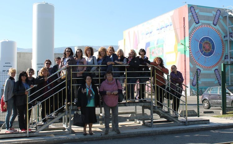 Двама димитровградски преподаватели се обучаваха в  Европейския център за ядрени изследвания