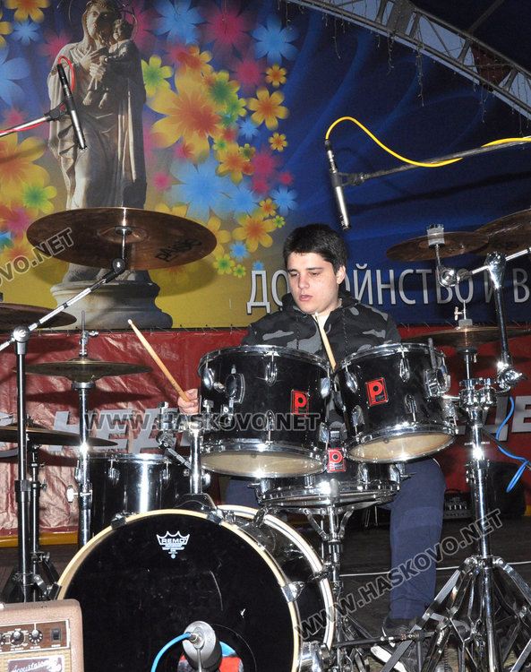 Васко Кръпката, пловдивска група и хасковски таланти стартираха Рок Октомвриада