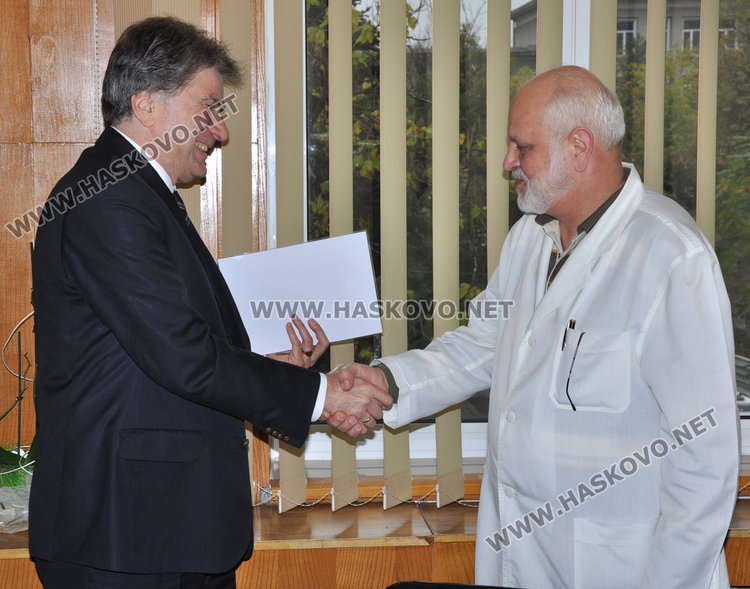 Отличиха д-р Василев с приз „Лекар на годината“