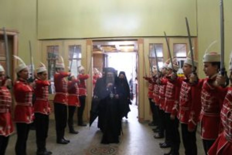 Младите гвардейци от Езиковата гимназия в Кърджали разплакаха ветерани от военновъздушните сили в Пловдив