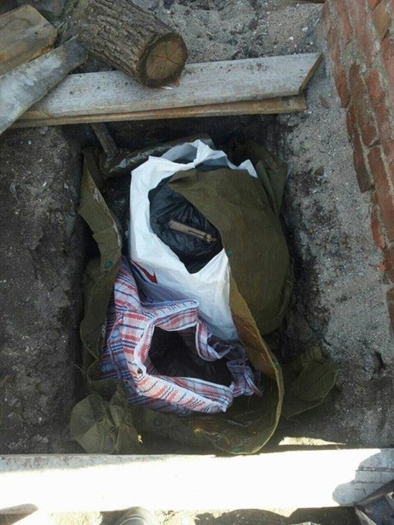 При един от случаите цигарите и тютюна били скрити в тоалетна