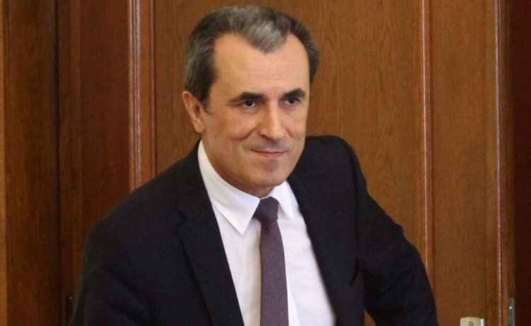 ДПС застава зад Пламен Орешарски