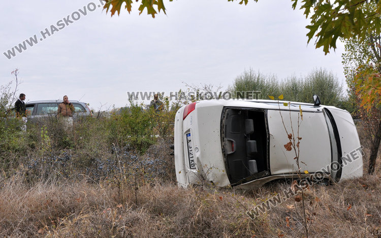 23-годишна се обърна с Мазда в канавка край Хасково